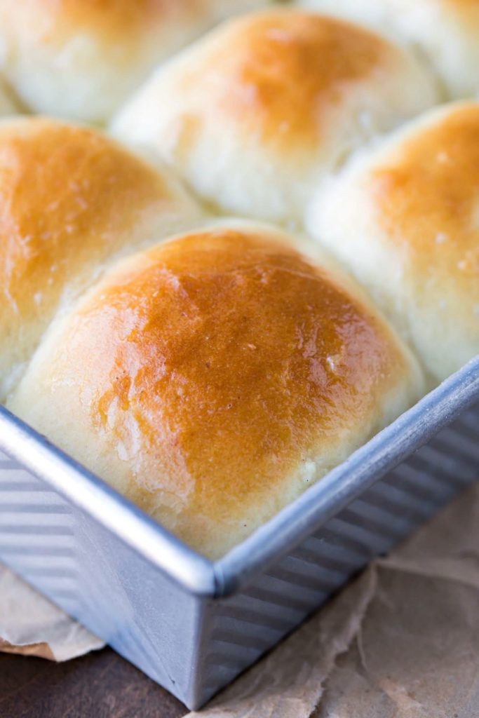 Amish DInner Rolls from Ihearteating.com