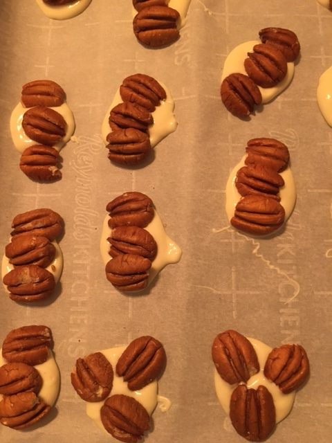 Put the pecans on the setting white chocolate