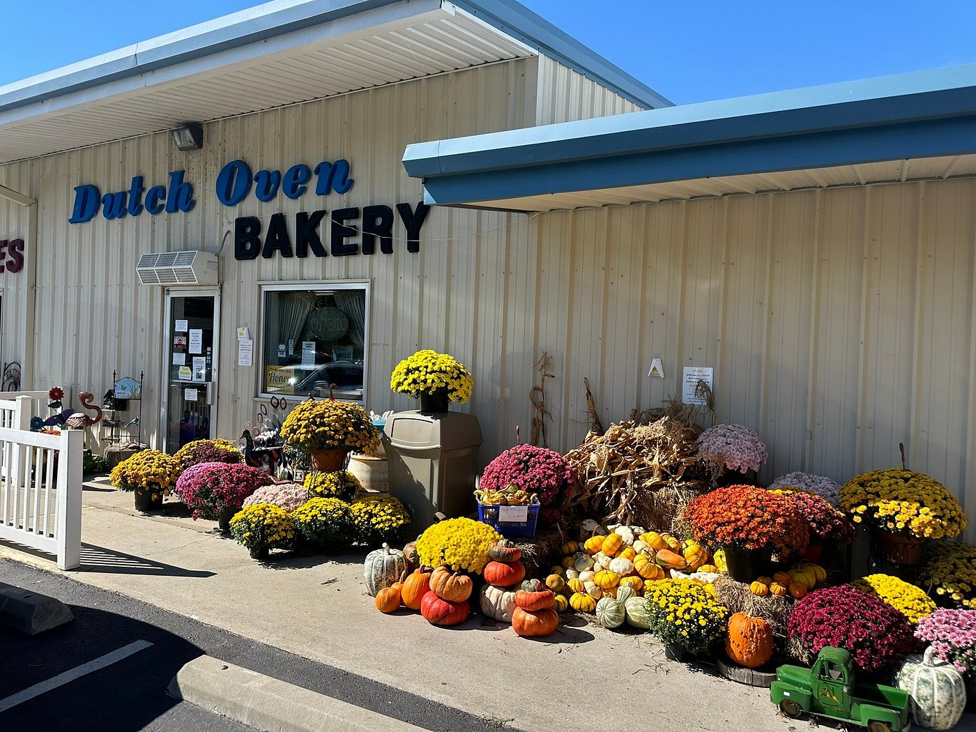 Dutch Oven bakery in Alabama is a Mennonite mainstay offering scores of delicious bakery items!